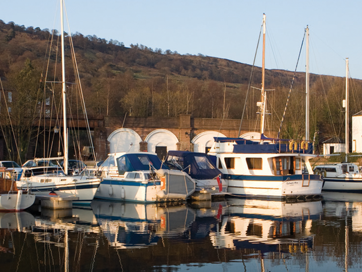 Bowling Harbour, house and boats with there reflection on the water