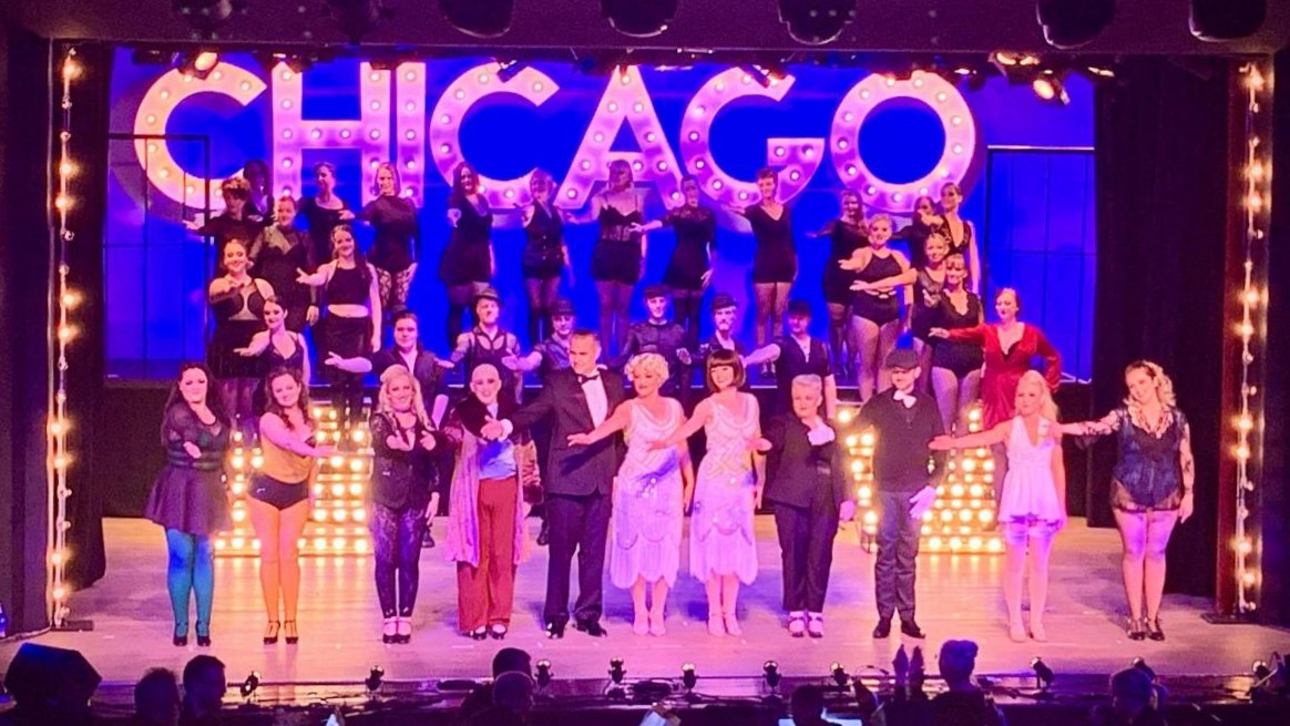 performance of Chicago - cast on stage singing