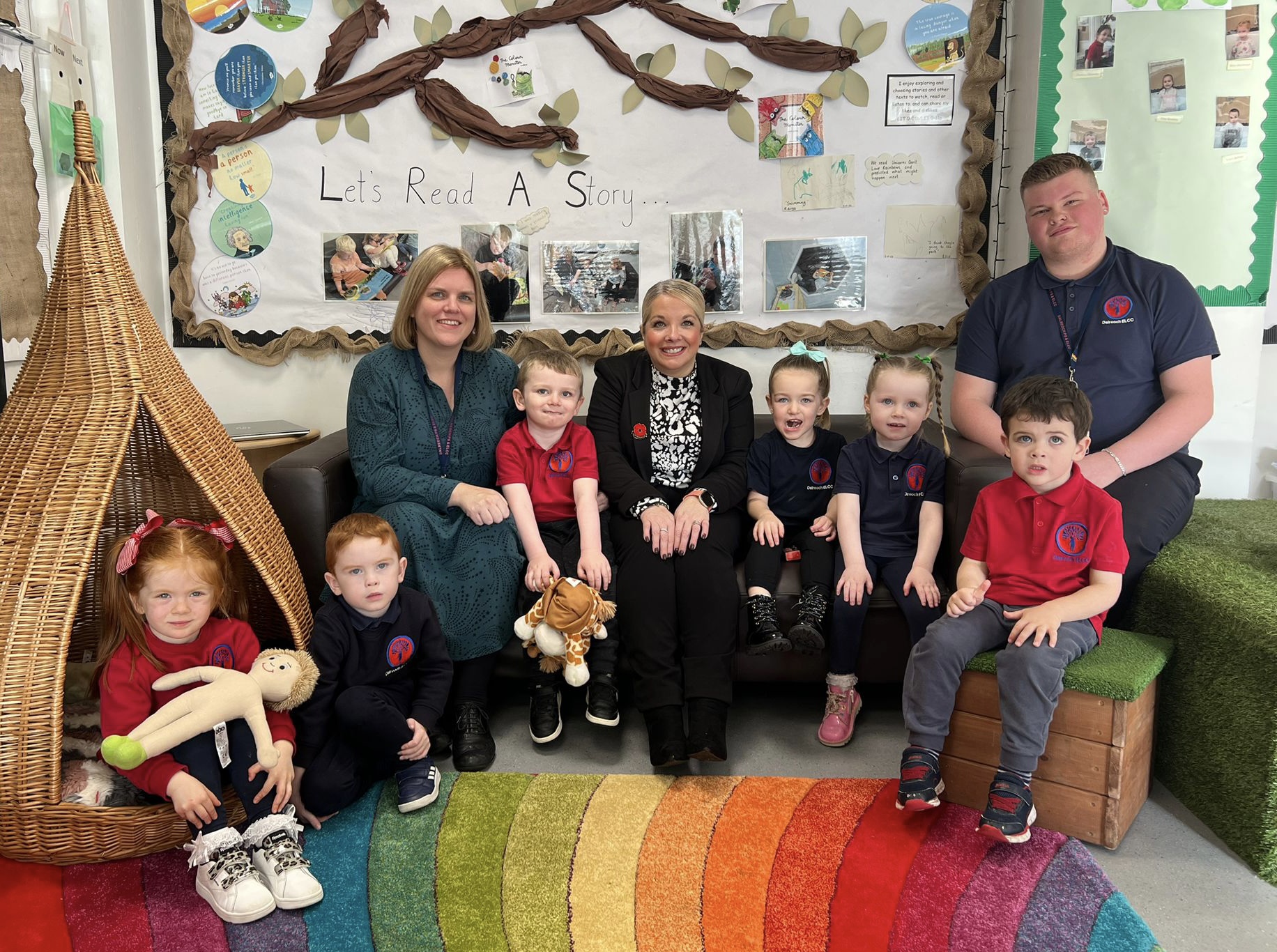 Cllr Clare Steel with Jenny Gilchrist Principal Techer and children from Dalreoch Early Learning and Childcare Centre