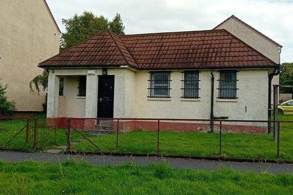 image of Closer front view of 2a Manse Drive