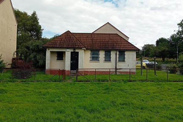 image of Front view of 2a Manse Drive